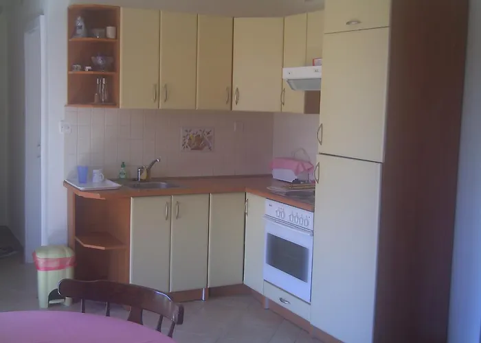Jana Apartman *